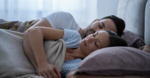 איך איכות השינה משפיעה על הבריאות המינית שלנו 